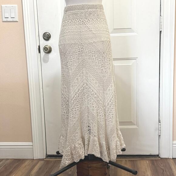 Solitaire Dresses & Skirts - Solitaire by Ravi Khosla crochet lace skirt handkerchief hem elastic waist 30”